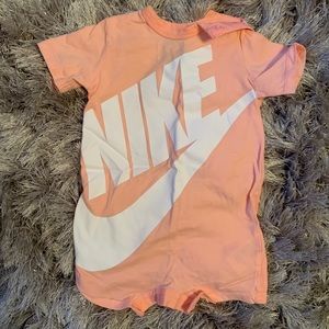 Nike bodysuit 6-9months (but fits like 3-6)